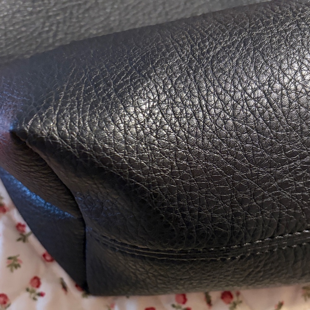 Large Black Shoulder Hobo Bag. Snap close. Polyurethane. EUC. - Picture 7 of 11